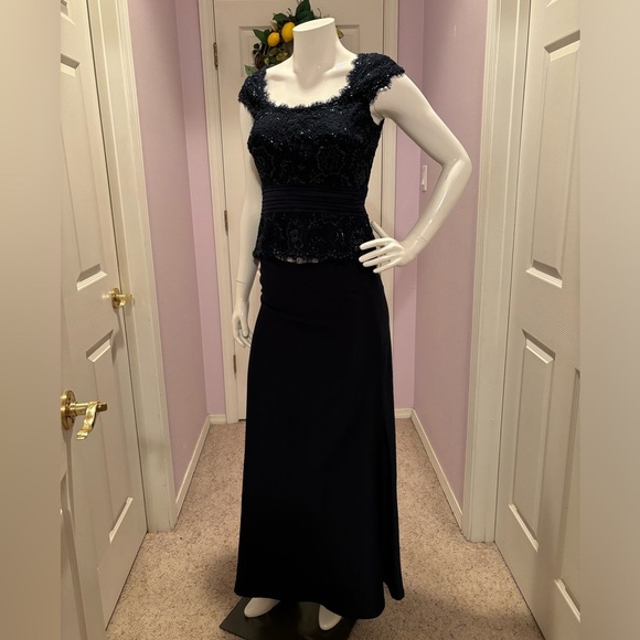 Tadashi Shoji Dresses & Skirts - Tadasho Collection Navy blue sequin top silk skirt